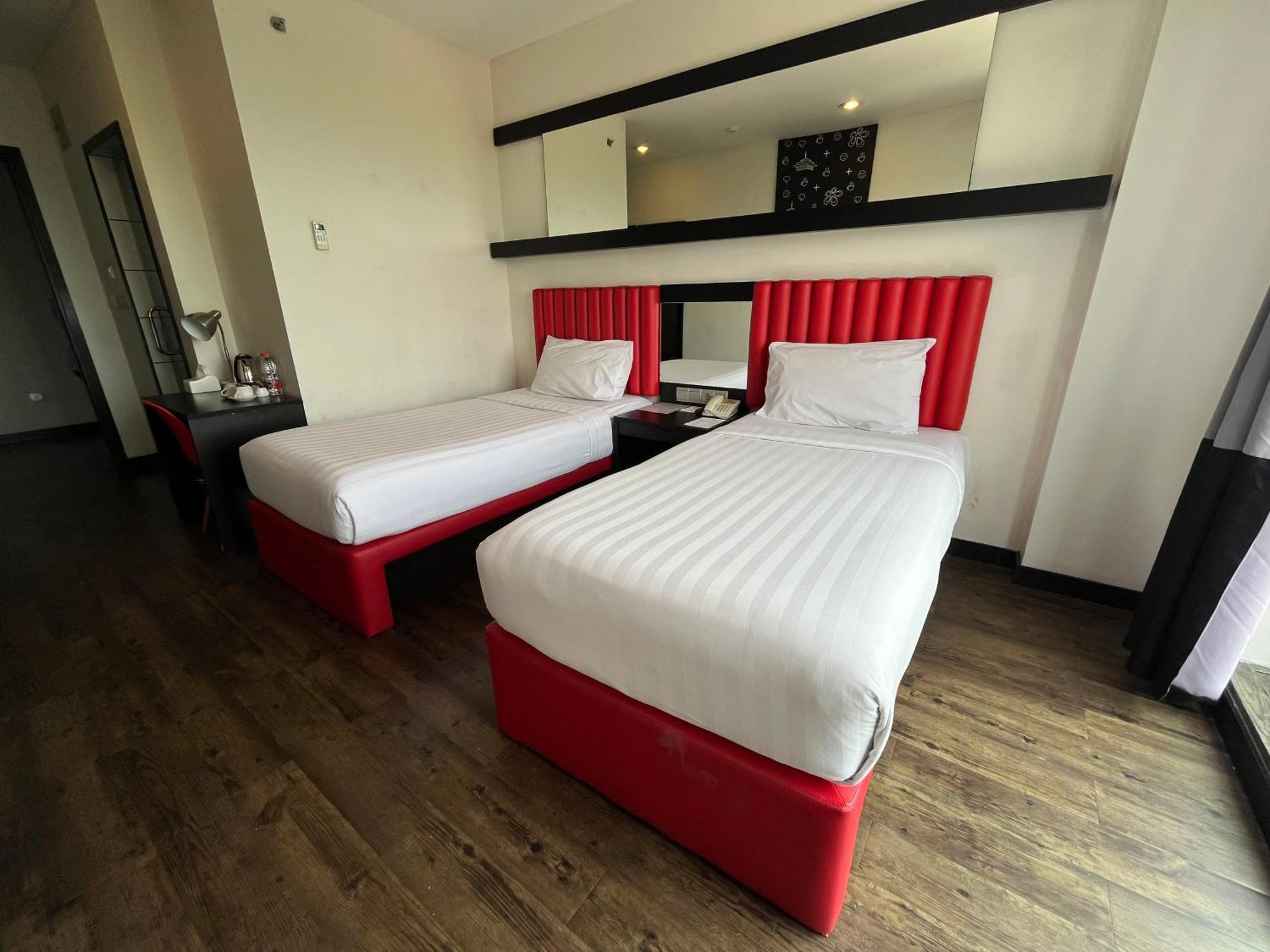 Kalya Hotel Bandung Dago Exterior photo